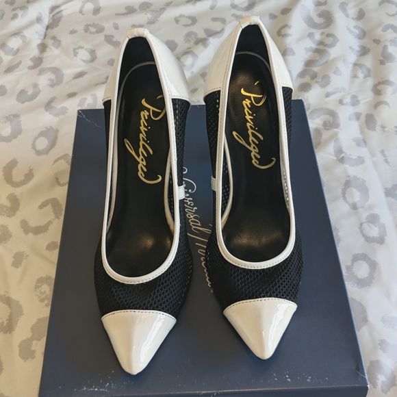 *Privileged Amiya Black & White Pumps- Size 7.5 - Picture 3 of 5